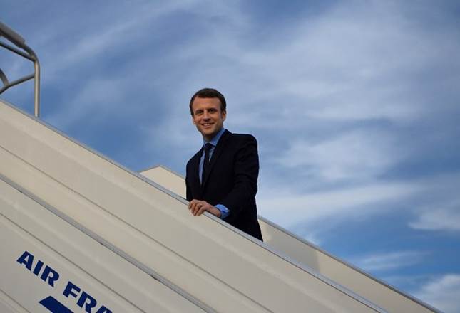 Le président Macron s’envole pour l’Algérie.