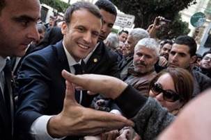 Bain de foule du président français à Alger
